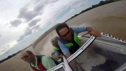 Un avion en avarie technique frôle des bateaux