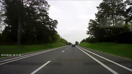 Un conducteur se fait foncer dessus par un taré