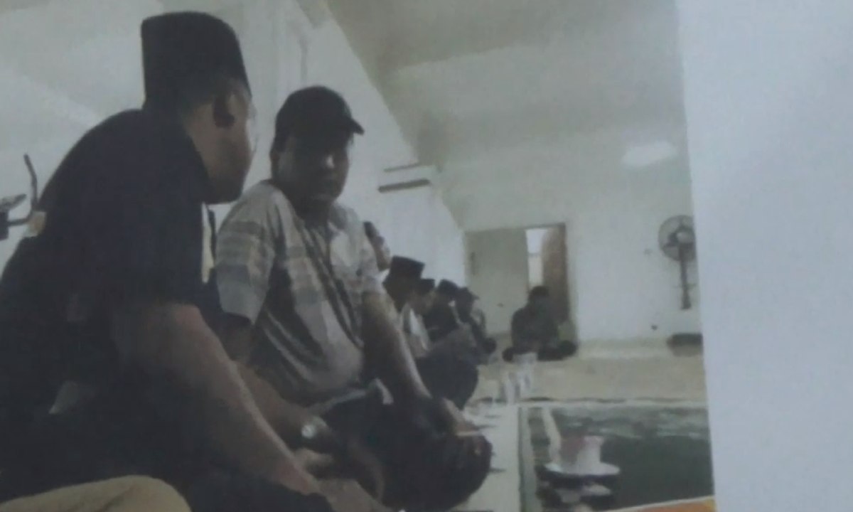Cabup Bangkalan Dilaporkan Bagi - Bagi Rp 10 Juta