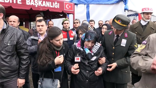 Şehitlerimizi uğurluyoruz - Şehit Jandarma Uzman Çavuş Açıkkol, son yolculuğuna uğurlandı (2) - ISPARTA