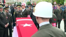 Şehitlerimizi uğurluyoruz - Şehit Jandarma Astsubay Kıdemli Çavuş Palancı son yolculuğuna uğurlandı - İZMİR