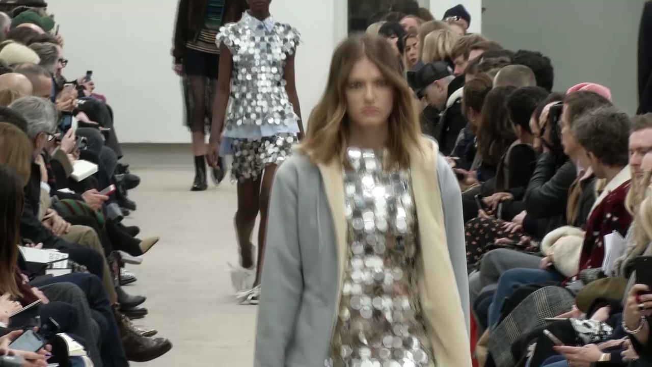 Paco Rabanne aúna el chic francés y la esencia de la casa en su colección Otoño 2018
