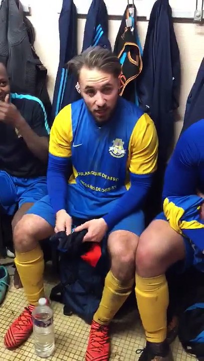 Cris de joie dans le vestiaire de notre équipe 1ére après leur victoire 0-2 contre Sandillon