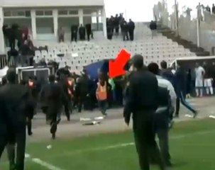 حمله و درگیری هواداران ملوان با داور مسابقه