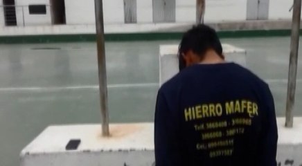 Quito: Un presunto hampón fue detenido por asaltar con cuchillo en mano a los transeúnte