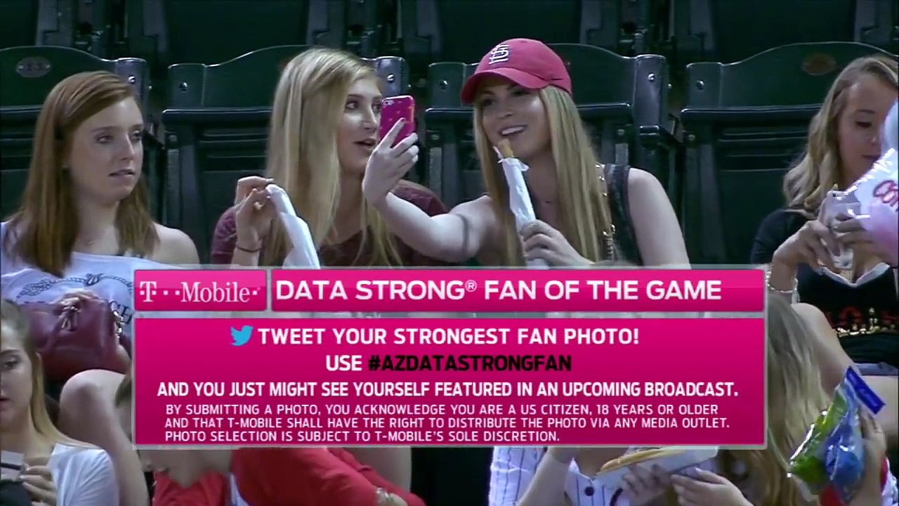 Imperdible: ocho mujeres “viendo" un partido de Baseball......