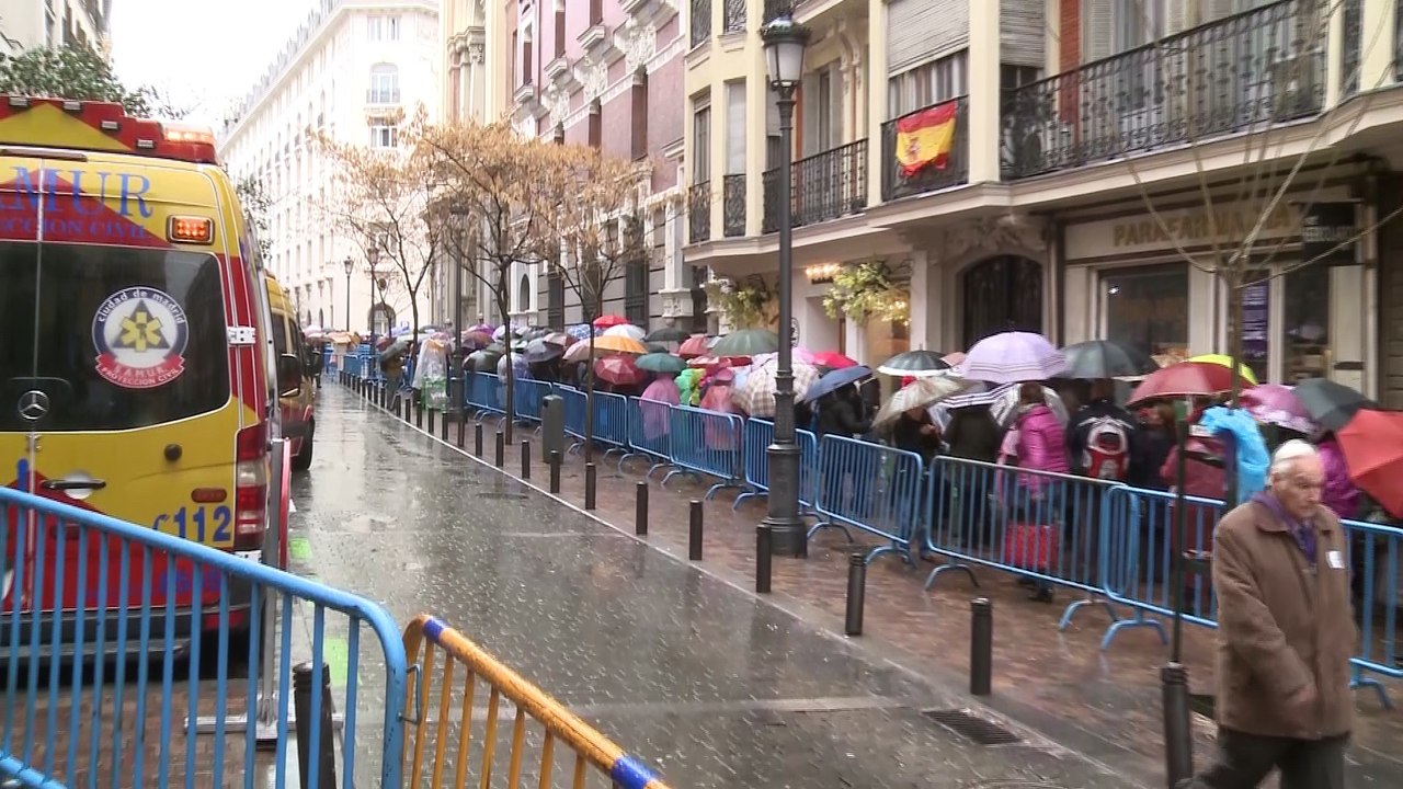 Felipe VI junto a miles de devotos veneran al Cristo de Medinaceli