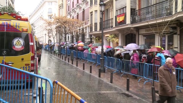 Felipe VI junto a miles de devotos veneran al Cristo de Medinaceli
