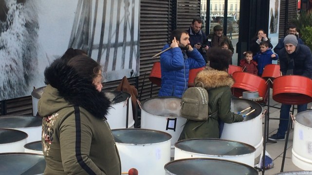 Mini-concert de steel drum animé par les Allumés du bidon