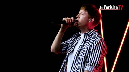 Eddy de Pretto chante «Kid» en live au Parisien
