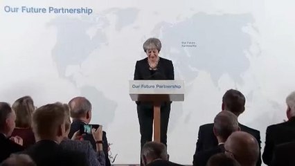 Theresa May: A labda az Európai Uniónál van