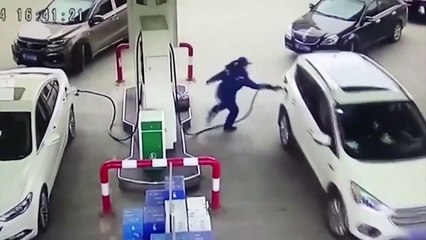 Il détruit la station service à cause d'un petit oubli