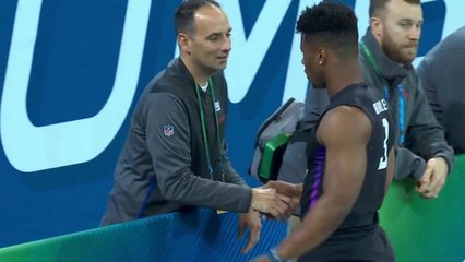 Saquon Barkley chats with Giants staff member after workout