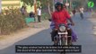 Cet homme amputé du bras droit a bricolé sa moto pour pouvoir rouler malgré son handicap