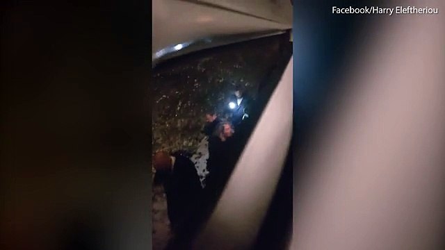 Passengers leave train after being stuck for over three hours