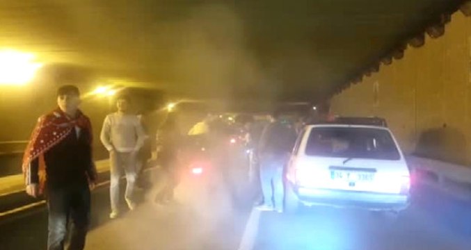 Asker Uğurlamasında Tünel Kapatan Gençler Silahlarla Havaya Ateş Açtı