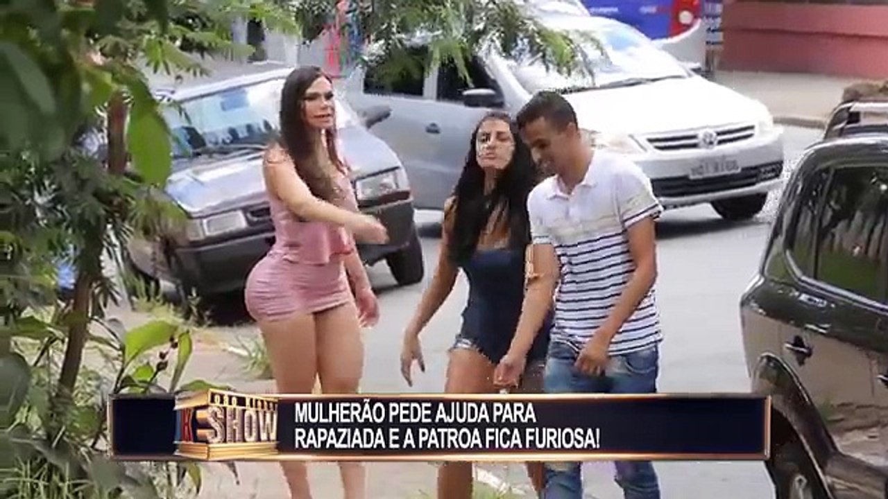 Morena_quase_mostra_demais_para_o_namorado_