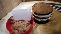 Torte mit Schokoladenbuttercreme einstreichen- dekorieren   backen - ganache a cake with buttercream