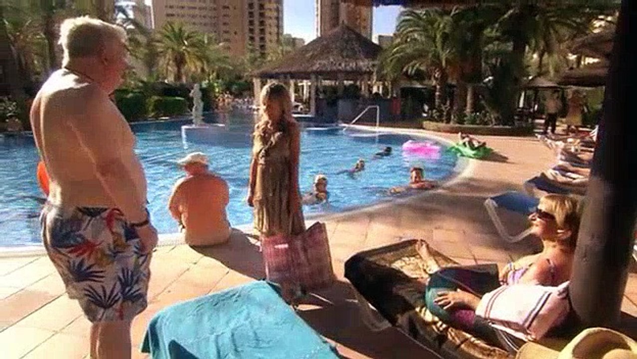 Benidorm S04E01 E 1
