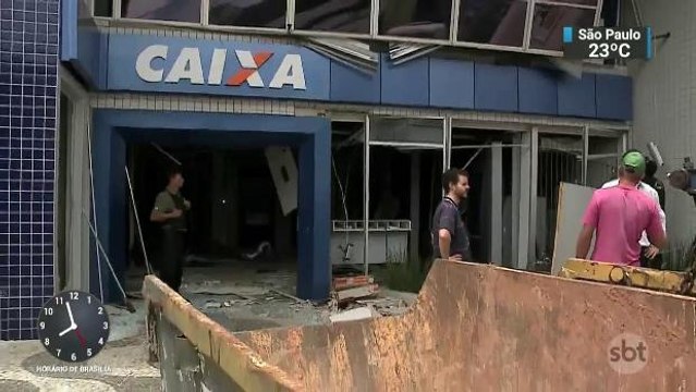 Quadrilha explode caixas eletrônicos no interior do Paraná