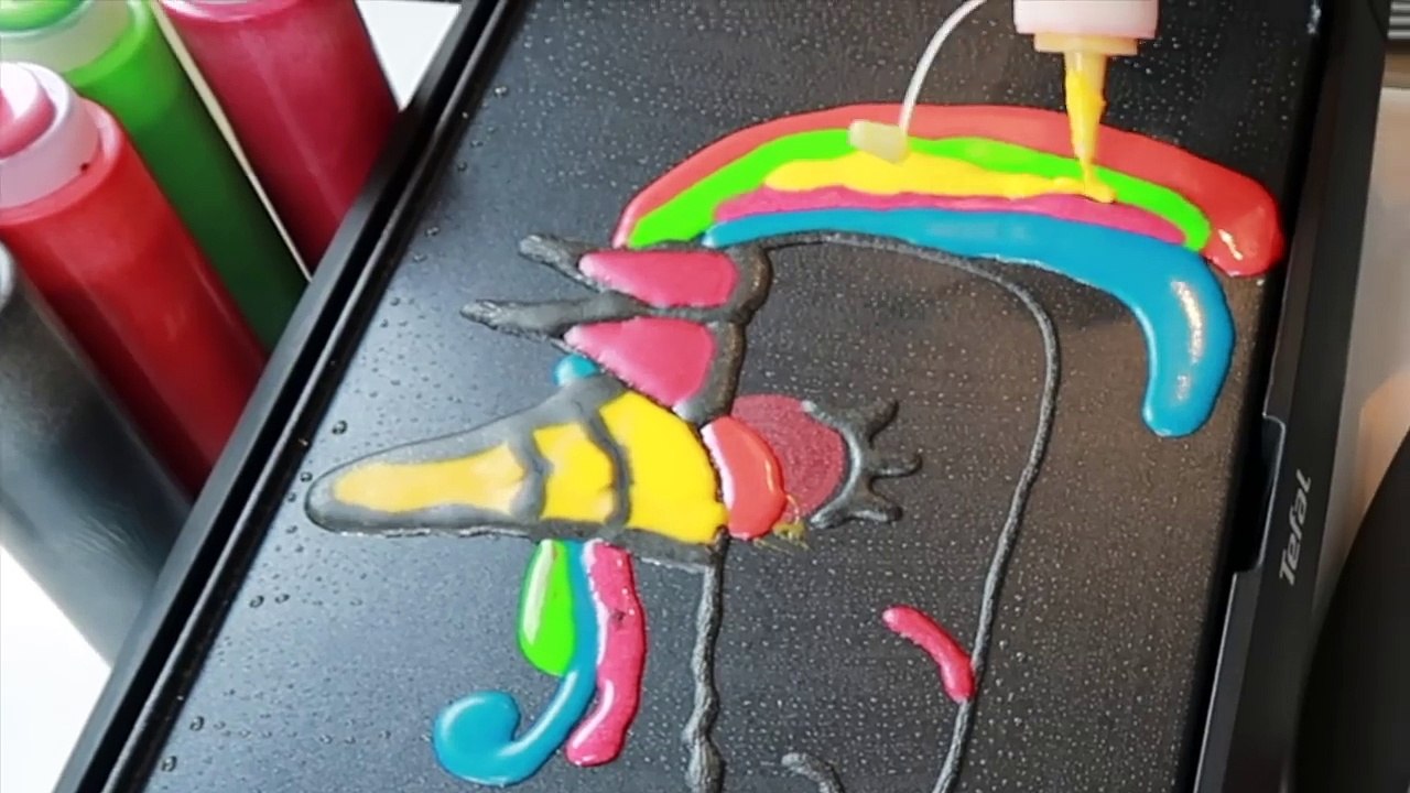 PANCAKE ART CHALLENGE 3 !!! - Mère VS Fils - Licorne, Pikachu, Bart Simpson ...