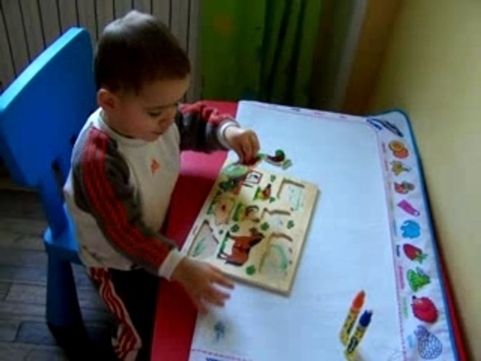 Mimi et son puzzle.