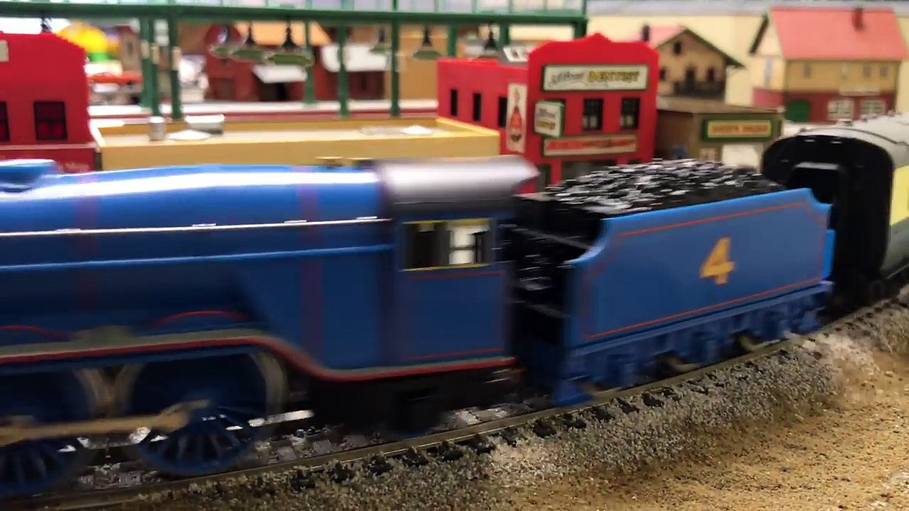 GORDON THE BIG ENGINE OO GAUGE HORNBY vs HO SCALE BACHMANN - Thomas and ...