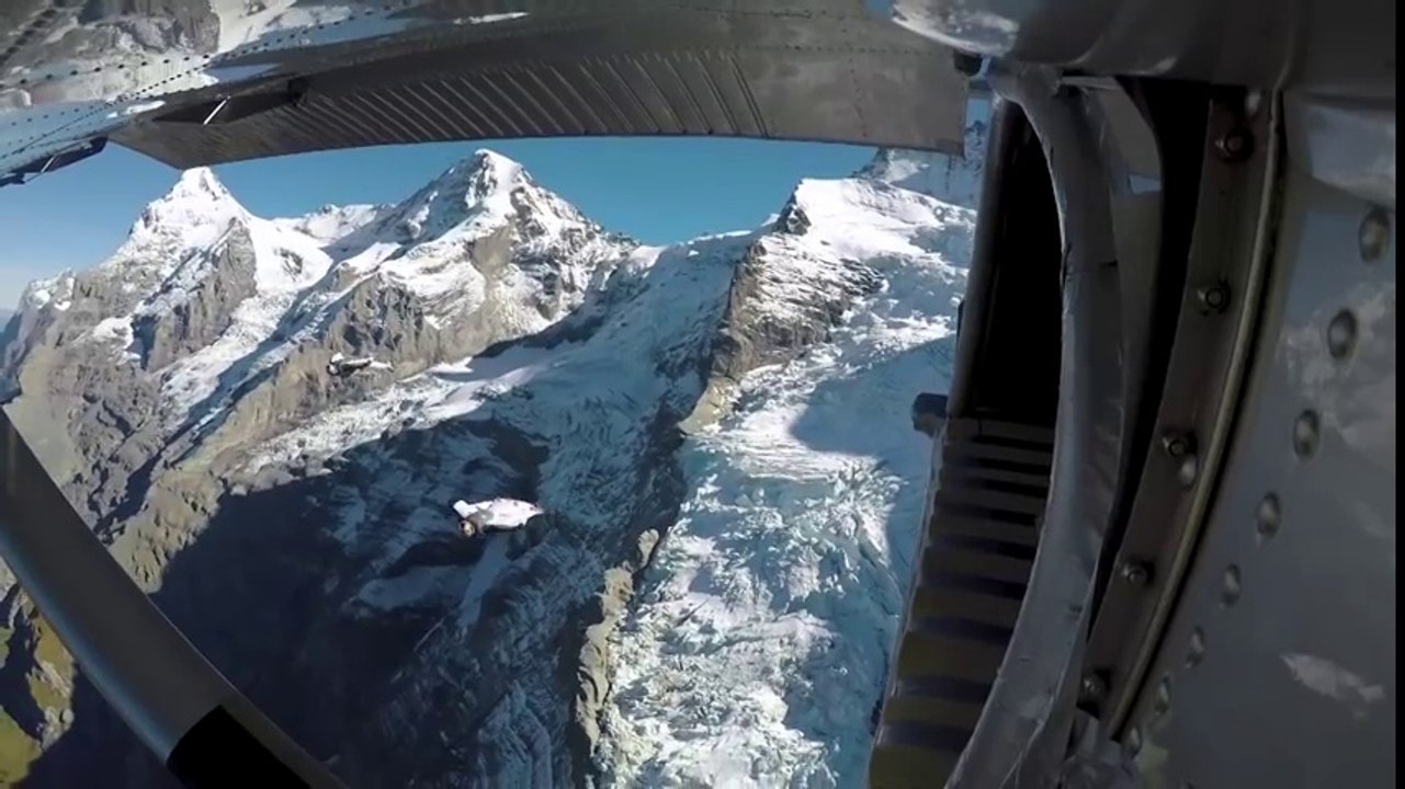 Exploit - Monter dans un avion en  vol