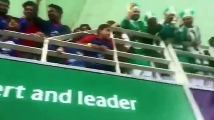 Video herunterladen: General Pervaz Musharaf In dubai Cricket Studium|HBL PSL|