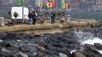 Olumsuz hava koşulları deniz ulaşımını etkiledi
