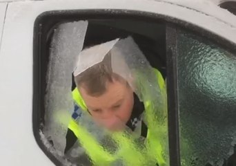 UK Police Officer Finds Unusual Way to Clear Ice From Car Window