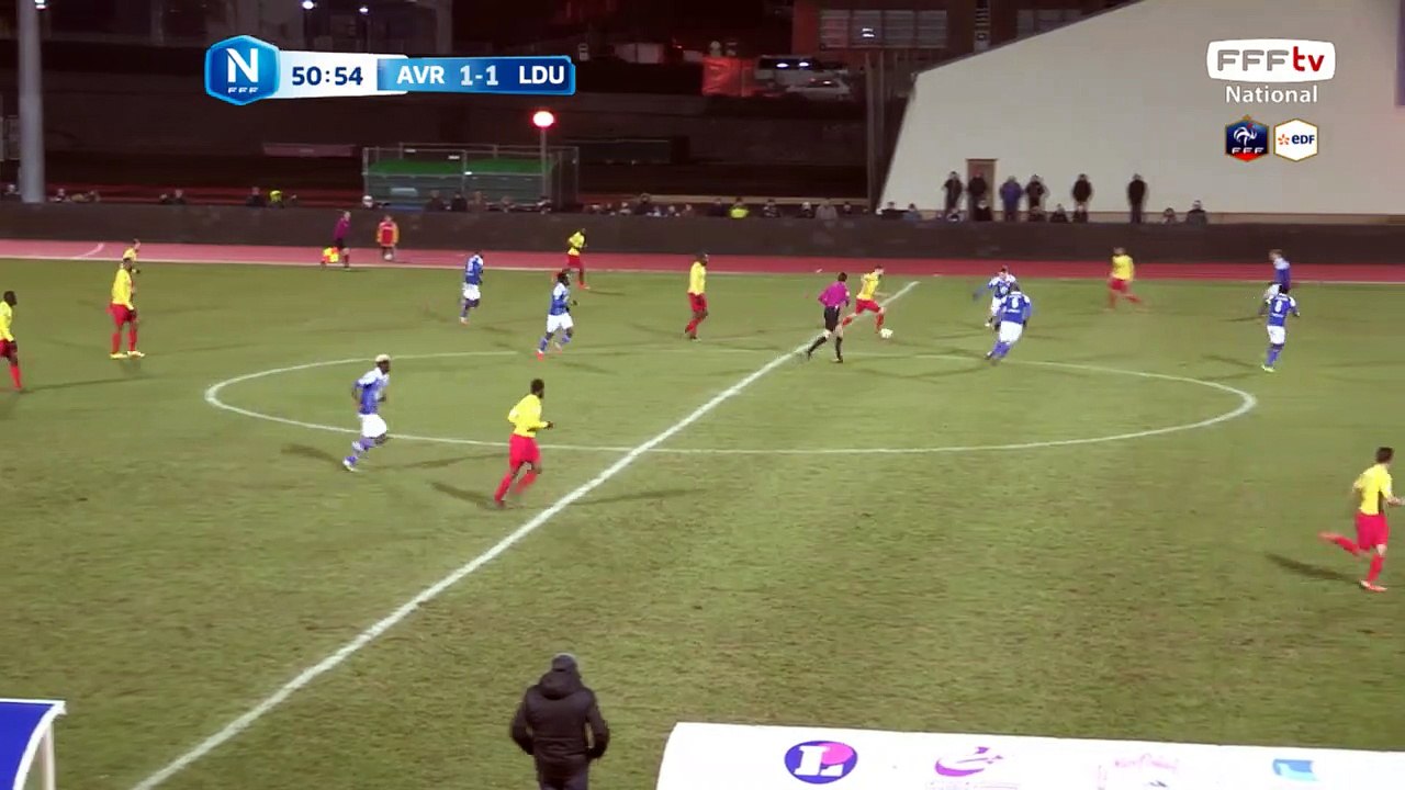 Double de JAMAL THIARE pour Avranches !!! Suite à une belle ouverture il se joue des défenseurs et du gardiens de Lyon. 2 buts à 1 pour Avranches!