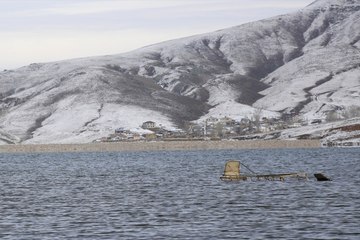 Barajın Su Seviyesi Düşünce Mezarlar Ortaya Çıktı