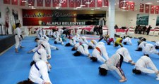 Aktif Spor Kulübü Sporcuları, Düğün Salonunda Çalışarak 14 Madalya Kazandı