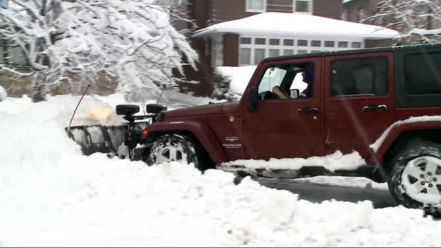 US: Nor'easter storm pummels East Coast