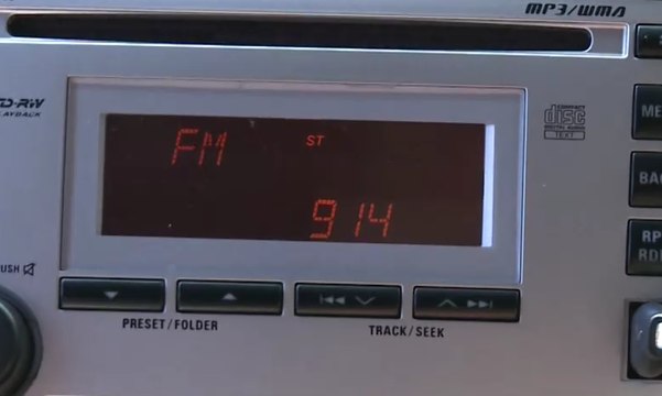 Aturan Dengarkan Musik dan Merokok Saat Berkendara