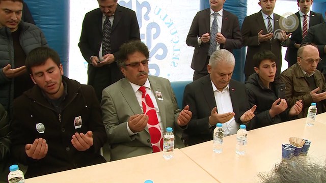 Başbakan Yıldırım'dan Şehit Jandarma Astsubay Çavuş Koç'un ailesine taziye ziyareti - KONYA