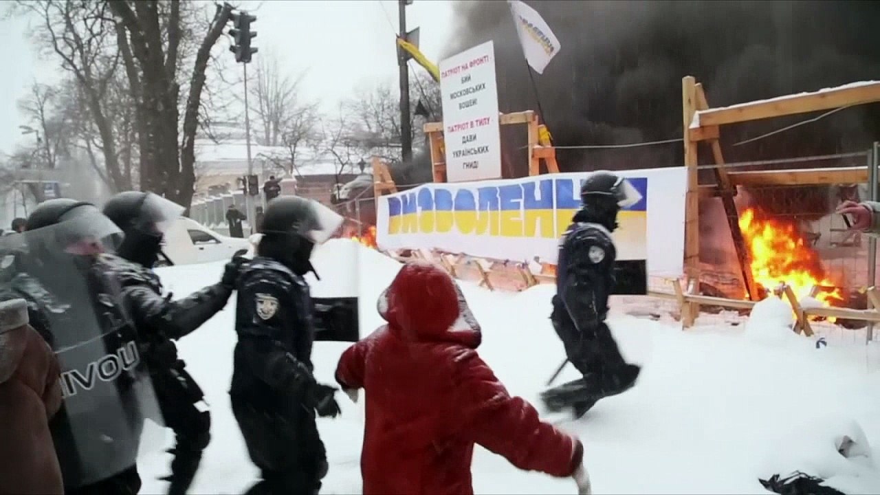 Protesters and police clash in Ukraine