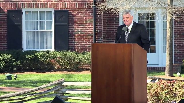 Thousands Say Their Final Goodbyes to Rev. Billy Graham at Funeral Service