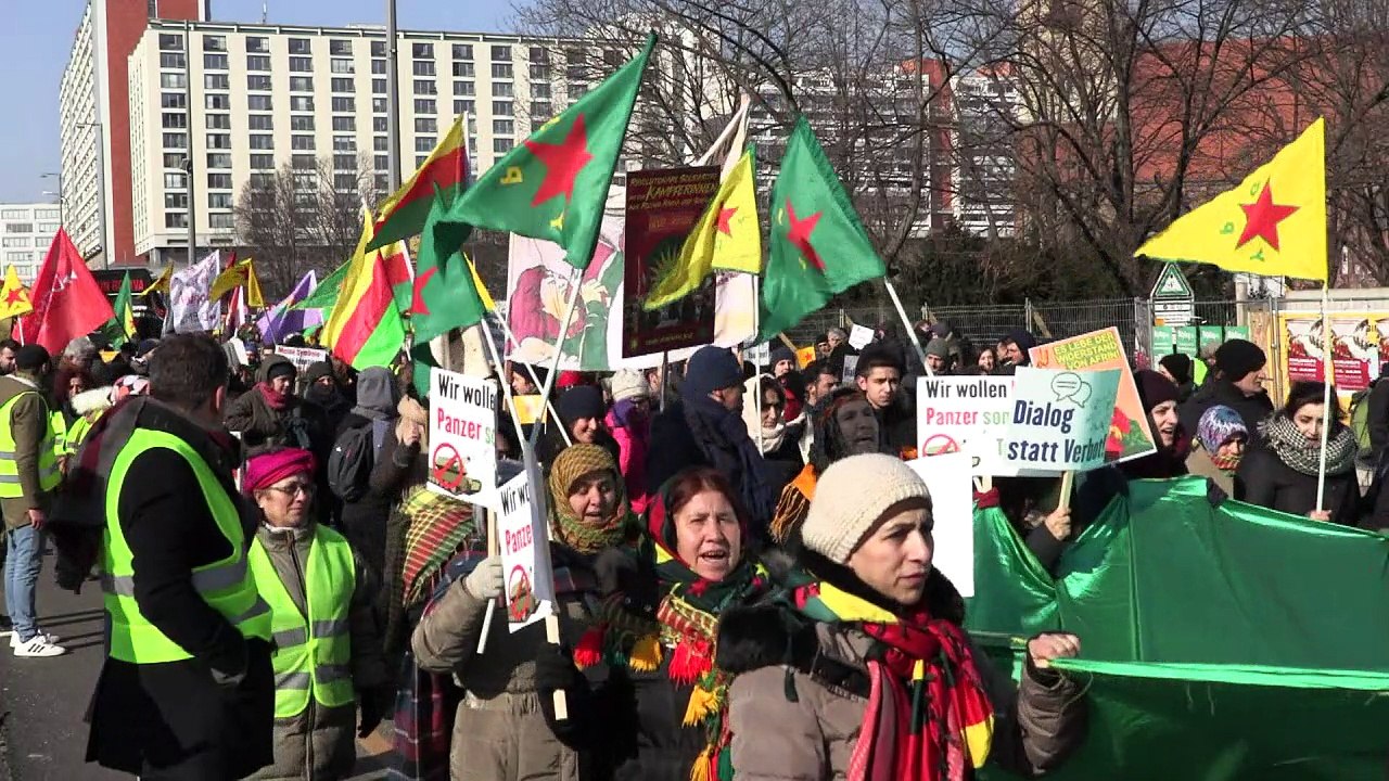 Tausende demonstrieren gegen türkische Angriffe auf Afrin