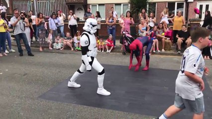 Amazing Spiderman & StormTrooper dance (Bruno Mars - 24K Magic)