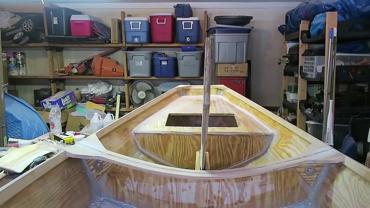 Building A Chameleon Sailing Dinghy | Sawing Her In Half - #4
