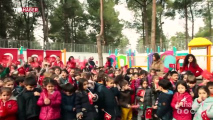 Minik öğrenciler cephedeki babaları için kamera karşısına geçti