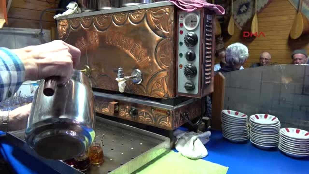 Bursa-Bu Kahvede Sohbet Etmek, Oyun Oynamak Yok; Sadece Sazlar Çalınır, Türküler Söylenir