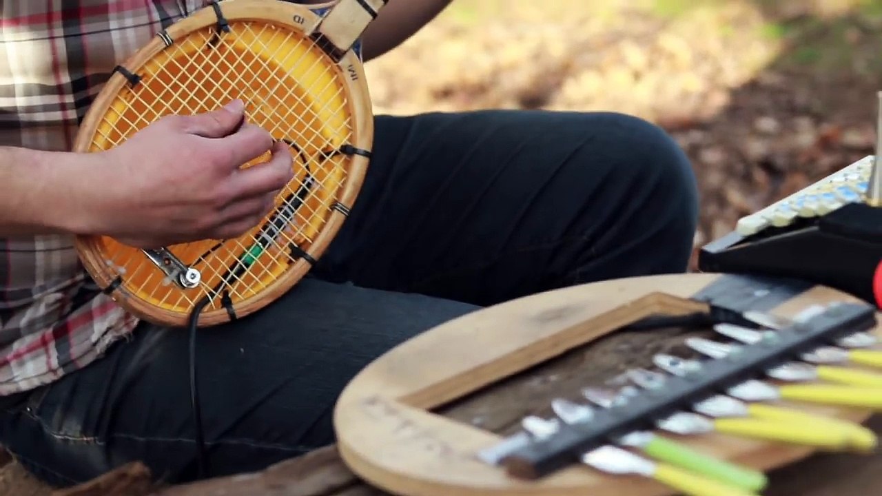 Musique jouée sur des instruments fabriqués avec des objets du quotidien !