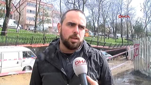 Eyüp'te Parkın Duvarı Çöktü 5 Araç Zarar Gördü