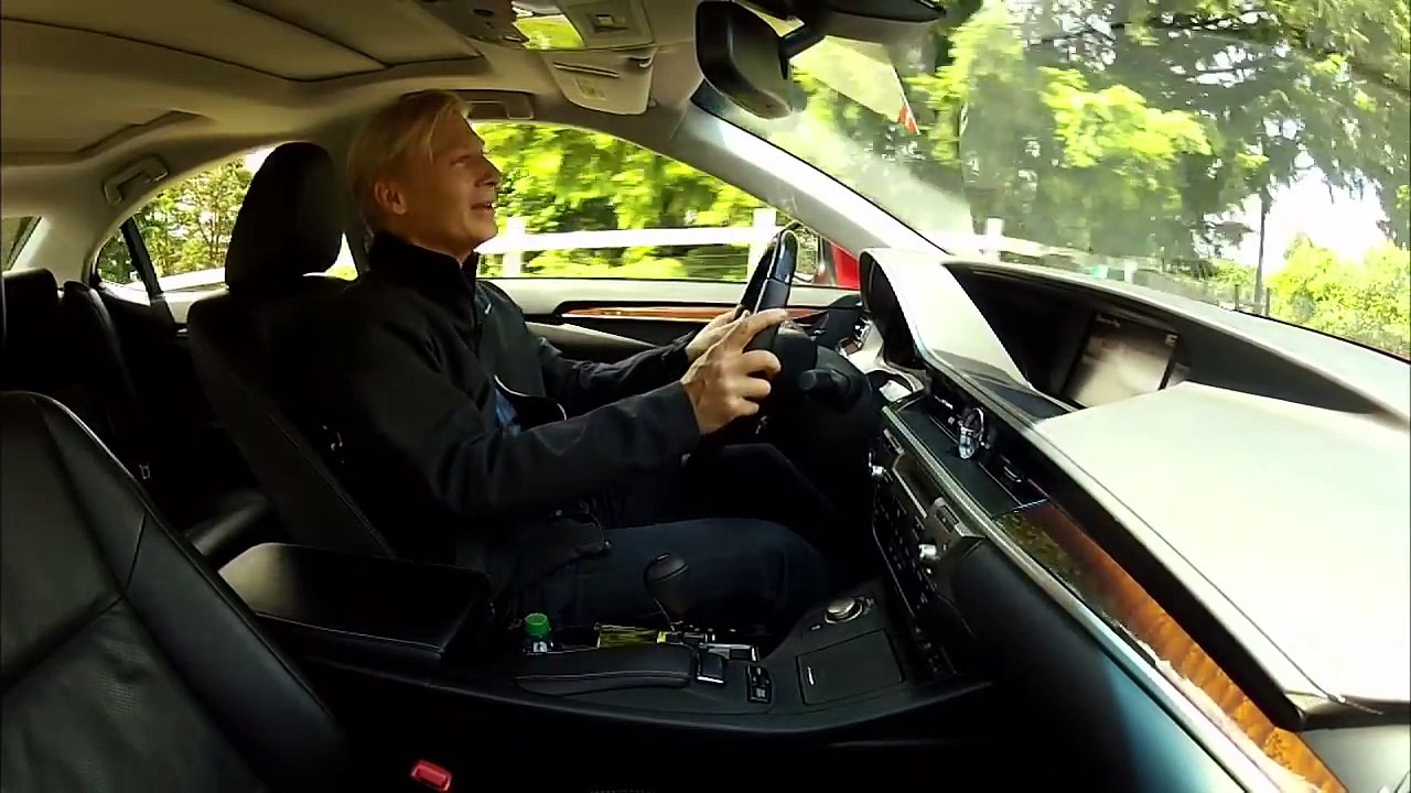 2013 Lexus ES 350 and ES 300h