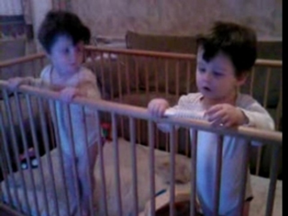 Loïc et Samuel dansent