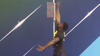 Florida State linebacker Matthew Thomas records 41'5" vertical jump