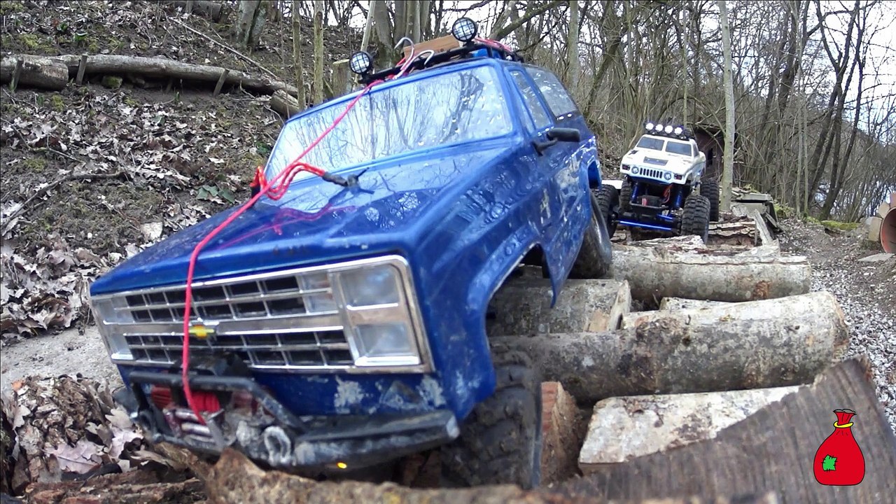 Drecksäcke auf Eis, auf Holz und auf Erde